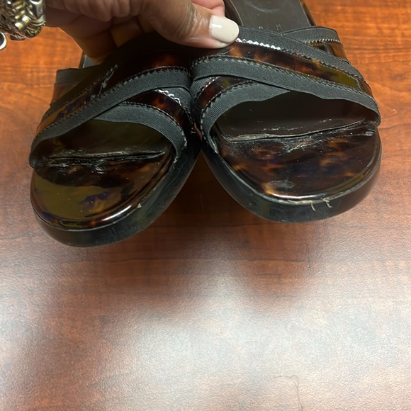 Stuart Weiztman tortoise patent wedge sandals - Picture 4 of 10